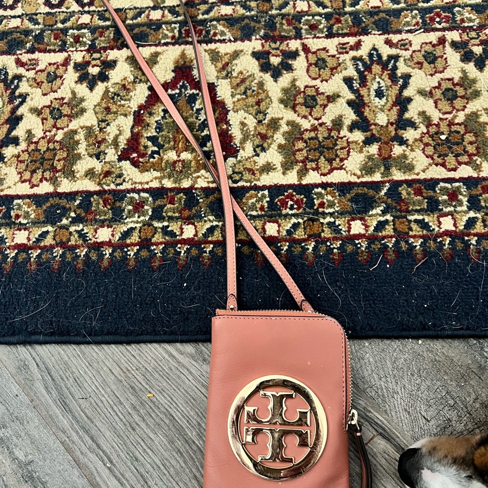 Tory Burch Salmon Pink Leather Wristlet with Gold Logo - Picture 3 of 4